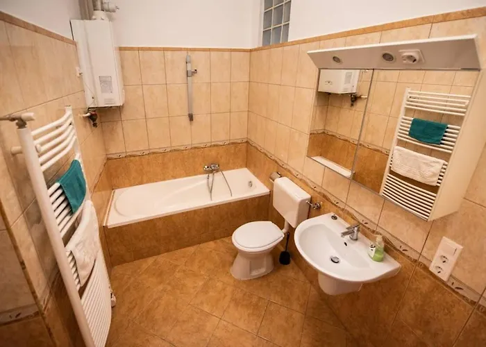 Very Convenient Large Ac Place *