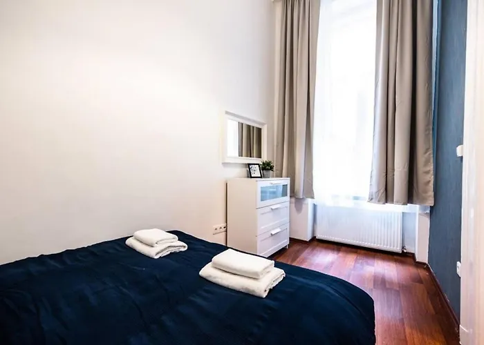 Very Convenient Large Ac Place Daire Budapeşte