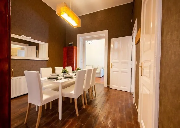 Very Convenient Large Ac Place *