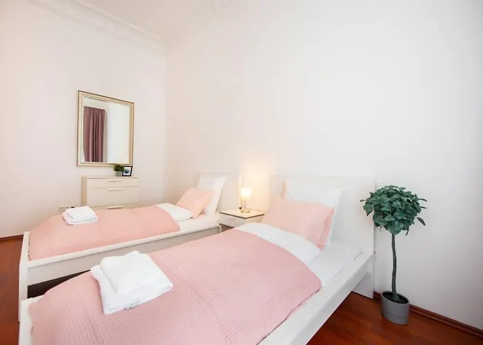 Very Convenient Large Ac Place Daire