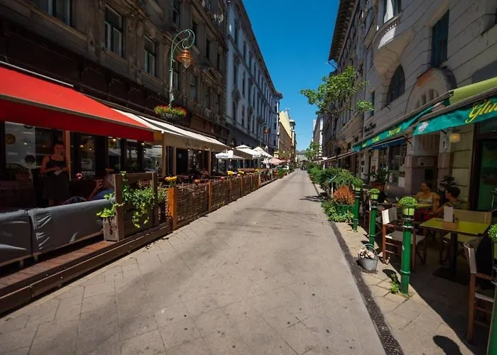 Very Convenient Large Ac Place *