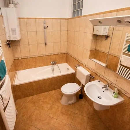 Very Convenient Large Ac Place *
