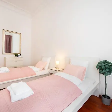 Very Convenient Large Ac Place Apartament
