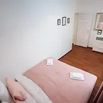 Apartment Very Convenient Large Ac Place Budapest
