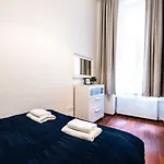 Very Convenient Large Ac Place Apartment Budapest