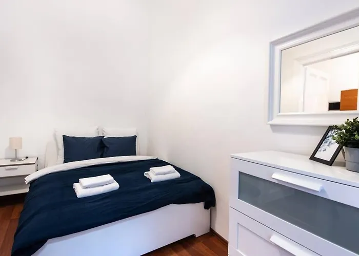 Very Convenient Large Ac Place Διαμέρισμα *